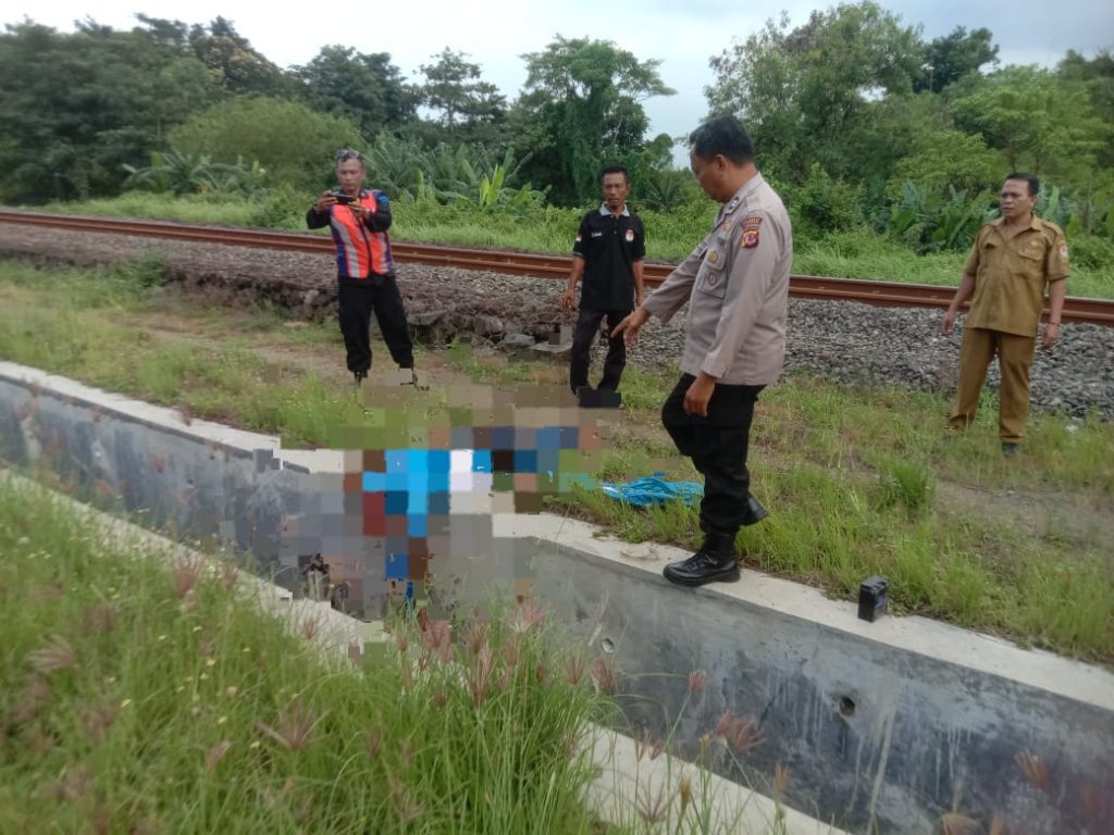 Kereta Tabrak Warga Orimalang di Rel Tanpa Palang Pintu