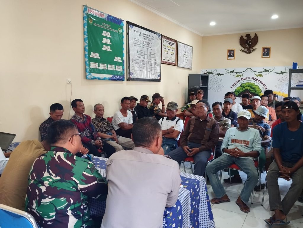 Tagih Janji Solusi Pemkot Cirebon, Penambang Datangi Kantor Lurah Argasunya