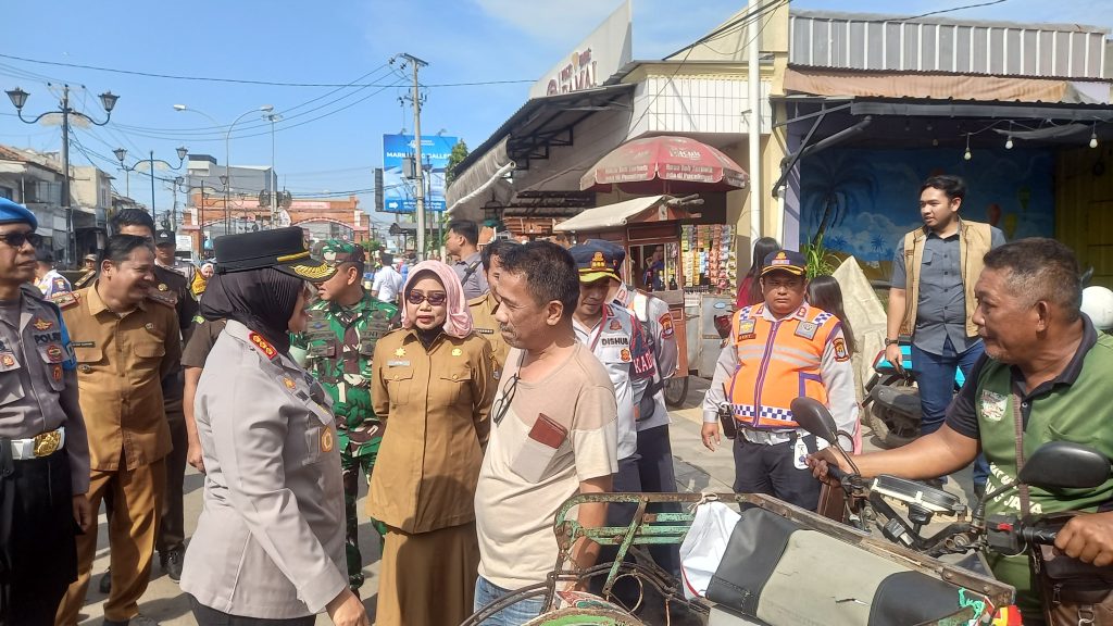 Lagi PKL Plered Ditertibkan, Kali Ini Wabup Cirebon Turun Langsung