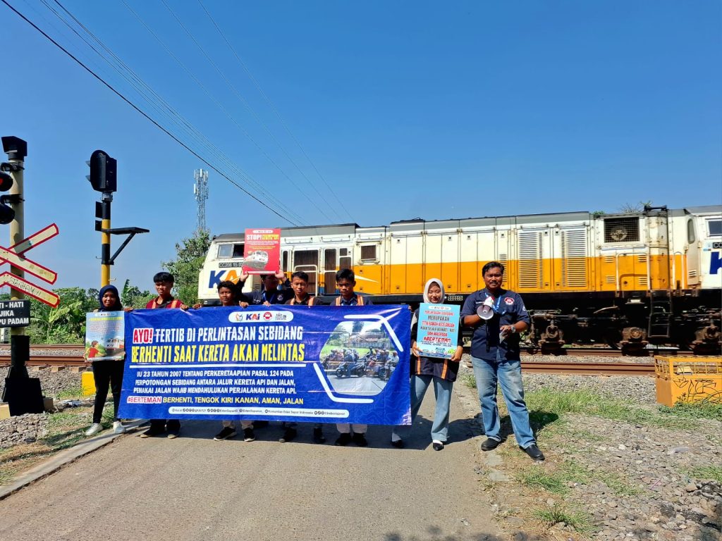 Daop 3 Cirebon Bersama Edan Sepur Tingkatkan Kesadaran Masyarakat