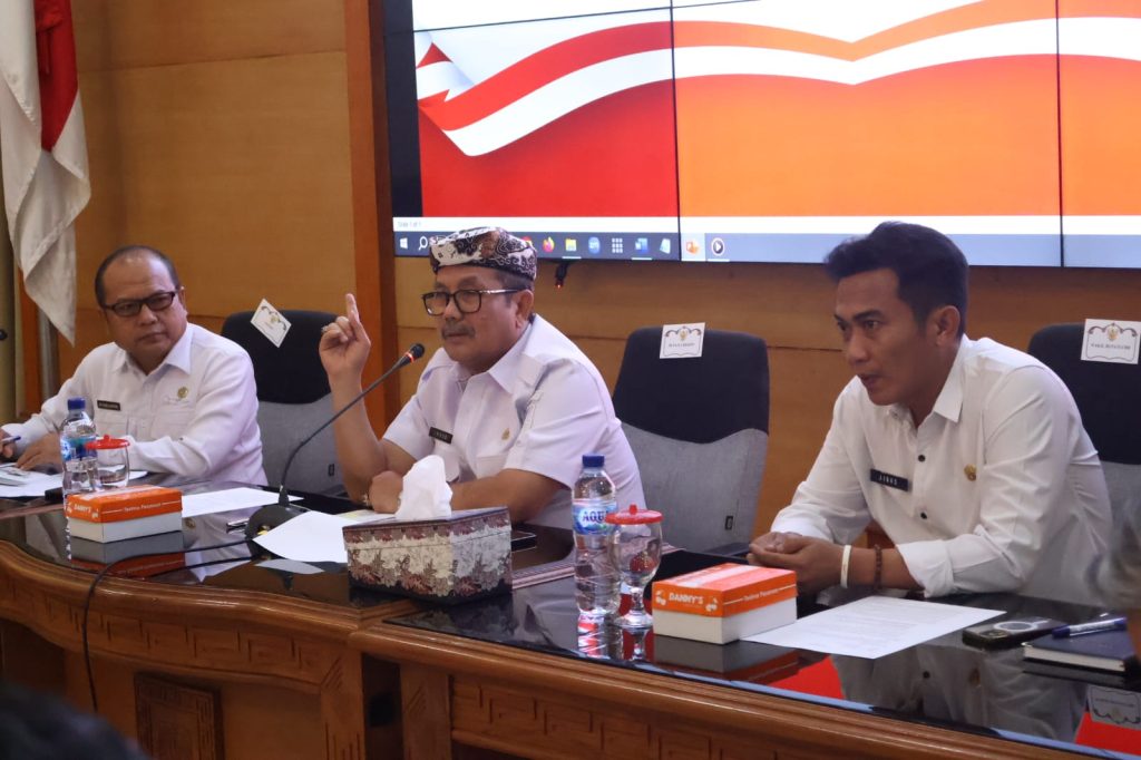 Bupati Imron Minta Para Camat Tingkatkan Pelayanan dan Komunikasi Publik