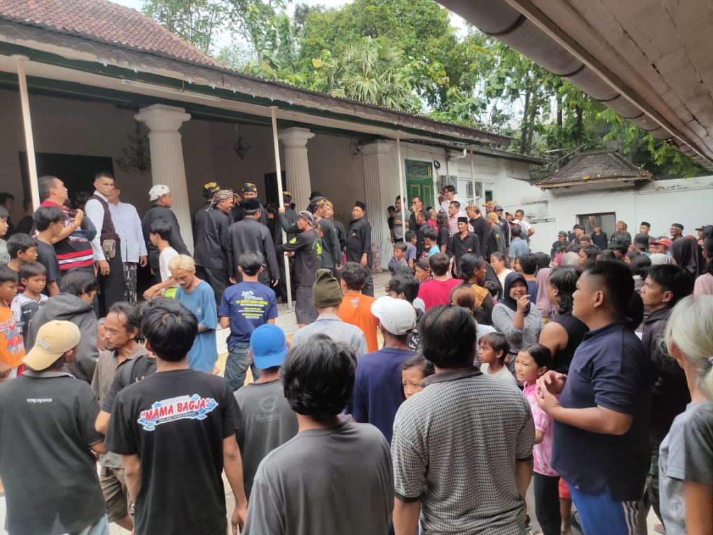 Rebo Wekasan, Kesultanan Kanoman Gelar Adat Ngapem dan Tawurji