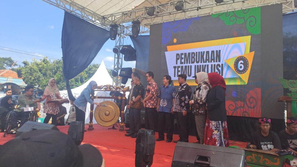 Kemenko PMK dan Bupati Cirebon Buka Temu Inklusi Nasional ke 6