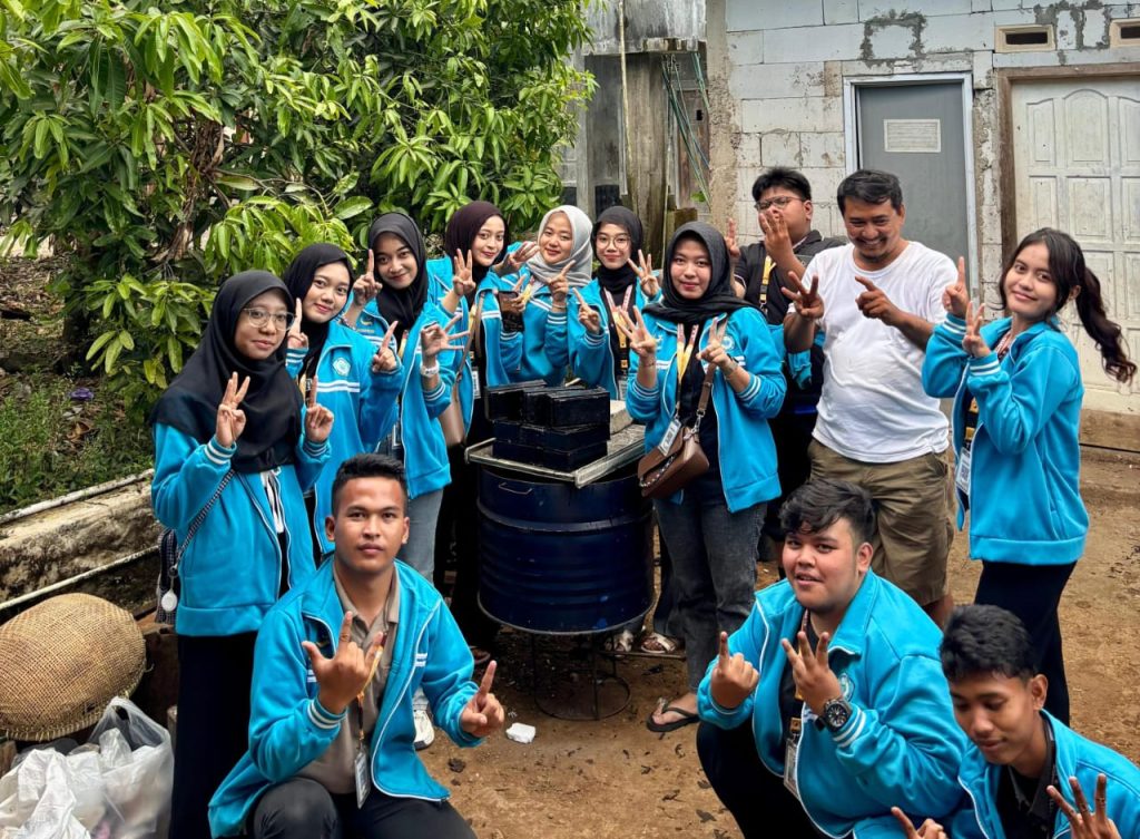 Eco Paving, Inovasi OVOP KKN Internasional 31 di Desa Linggamekar