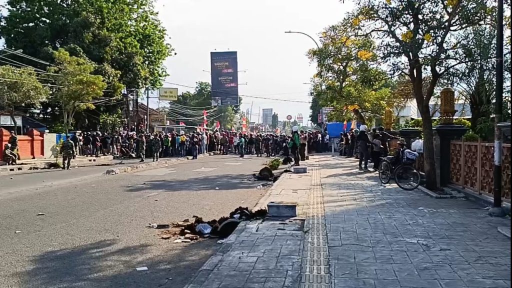 Puluhan Pot Tanaman di Kota Cirebon Hancur Dirusak Massa