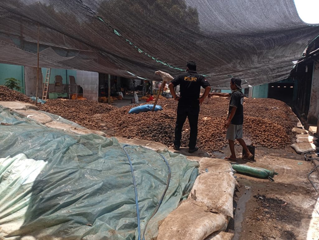 Bau di Jalan Fatahillah Diduga Berasal Dari Pengolahan Pakan Ternak