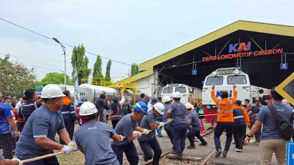 HUT ke-80, Daop 3 Cirebon Gelar Lomba Tarik Lokomotif