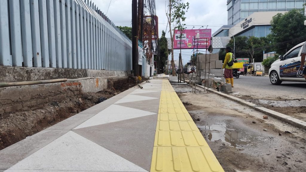 Perbaikan Trotoar Jalan Kartini Ditargetkan Selesai Desember 2025