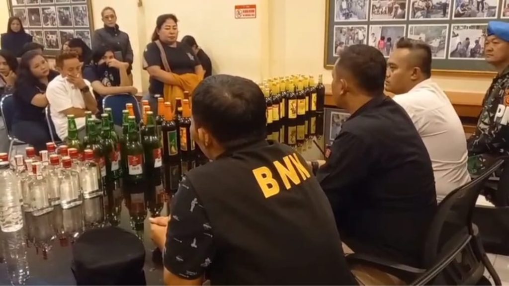 Razia di Ciledug, Satpol PP Amankan Puluhan PSK dan Miras Disita