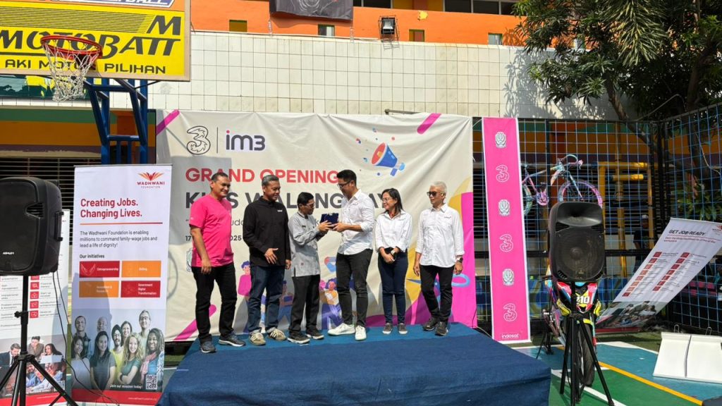 Indosat Perkuat Model Pembelajaran Berbasis Praktik di SMK Walang Jaya