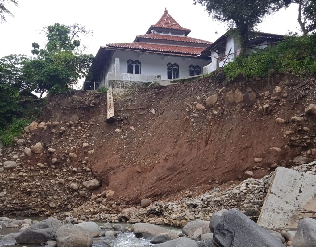 Masjid Tua di Talun Longsor, Butuh Perhatian Pemerintah