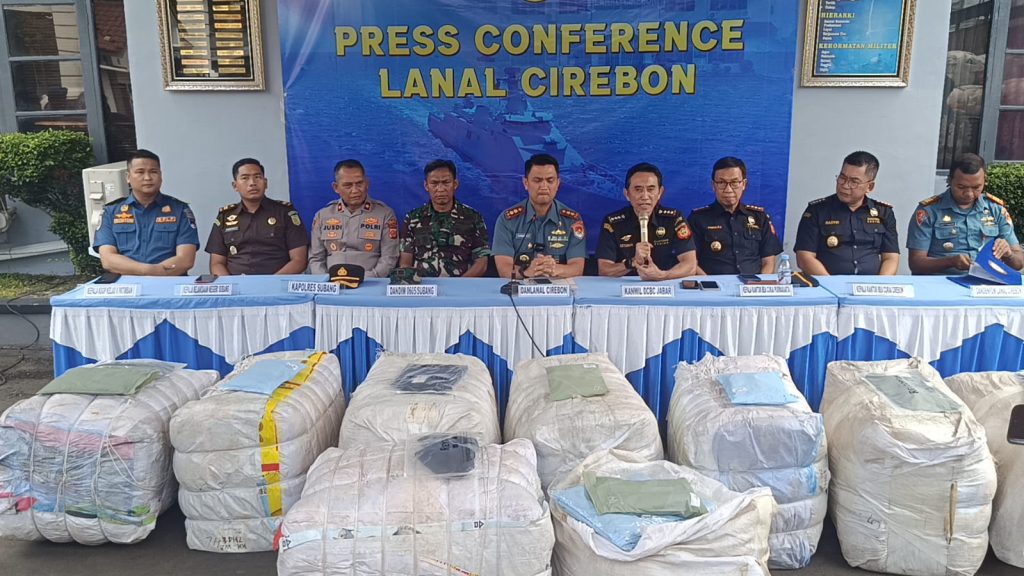 Puluhan Ribu Baju Olahraga Diduga Ilegal Gagal Masuk Ke Indonesia