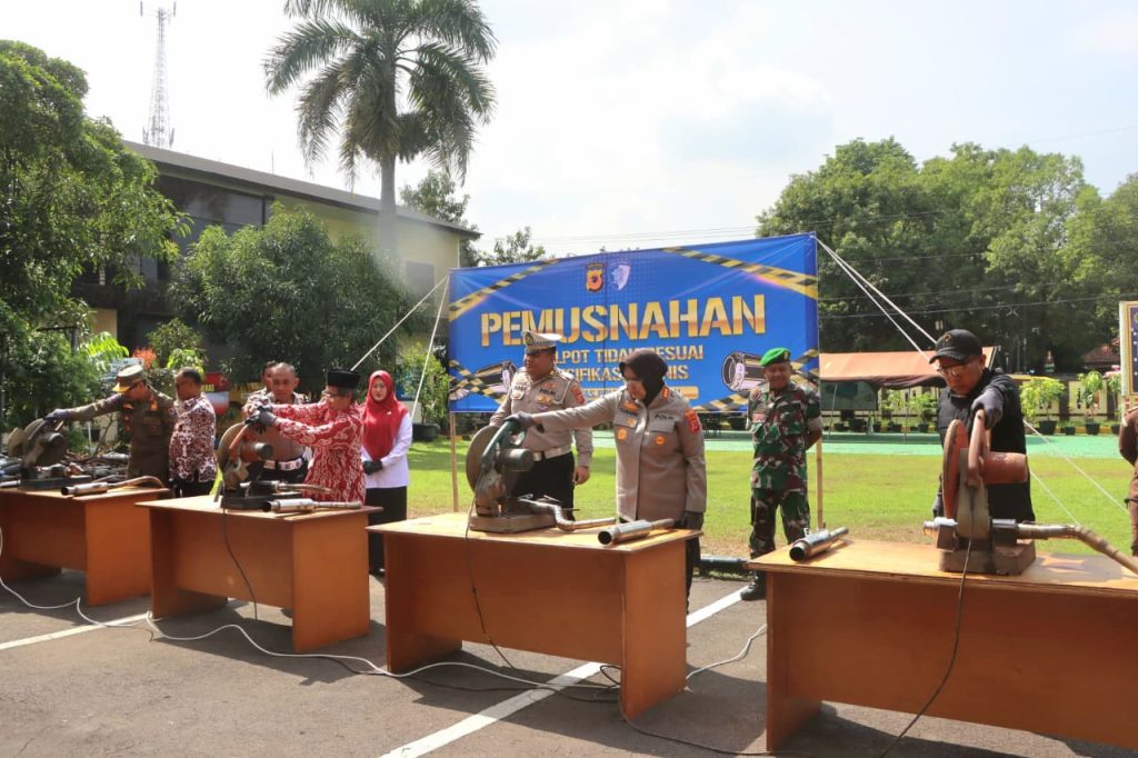Polresta Cirebon Musnahkan Ribuan Kenalpot Brong