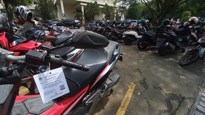 Samsat Sumber Sisir Kendaraan Nunggak Pajak di Komplek Pemda