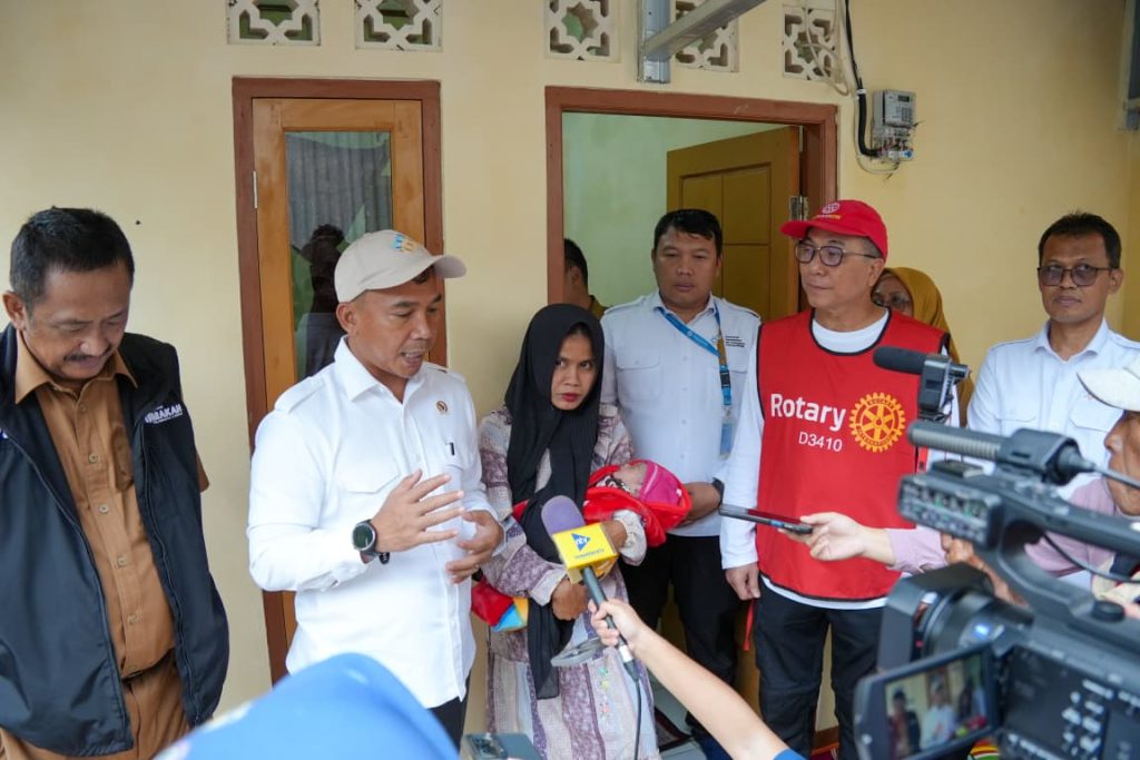 Kemendukbangga Bersama Mitra, Bedah Rumah, Perbaikan Sanitasi Dan Bantu Nutrisi di Sukabumi