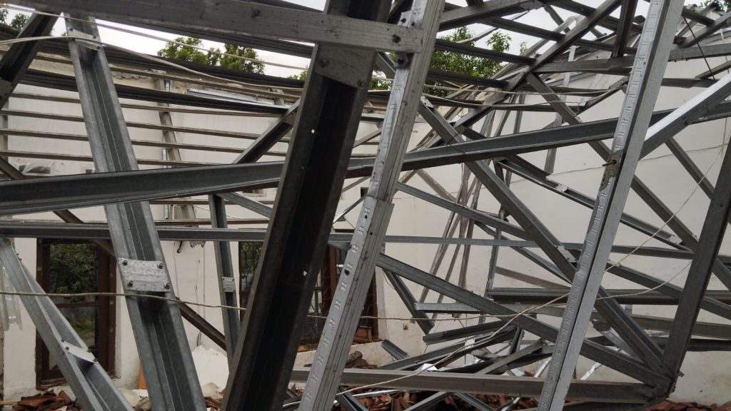 Atap Disnaker Kota Cirebon Ambruk, Puluhan Komputer Rusak