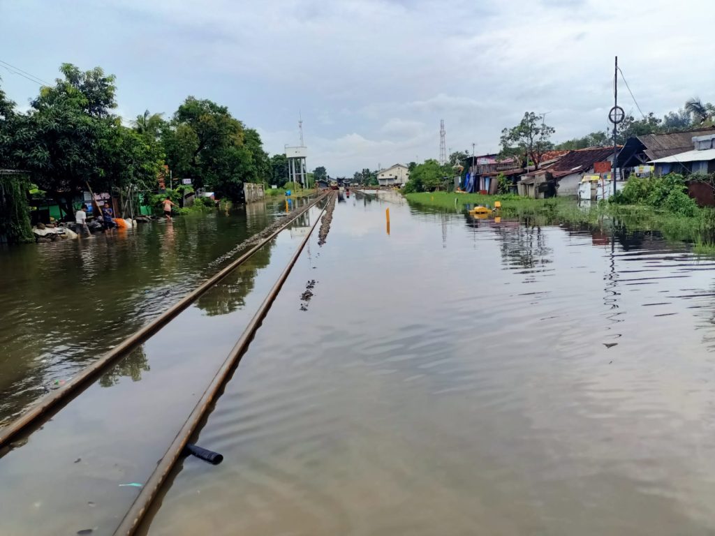 Banjir di Jakarta dan Semarang 28 Perjalanan KA Batal, Tiket Bisa Refund