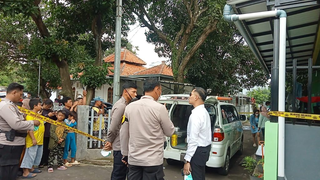 Perempuan Muda Ditemukan Tewas di Dalam Kamar Kos